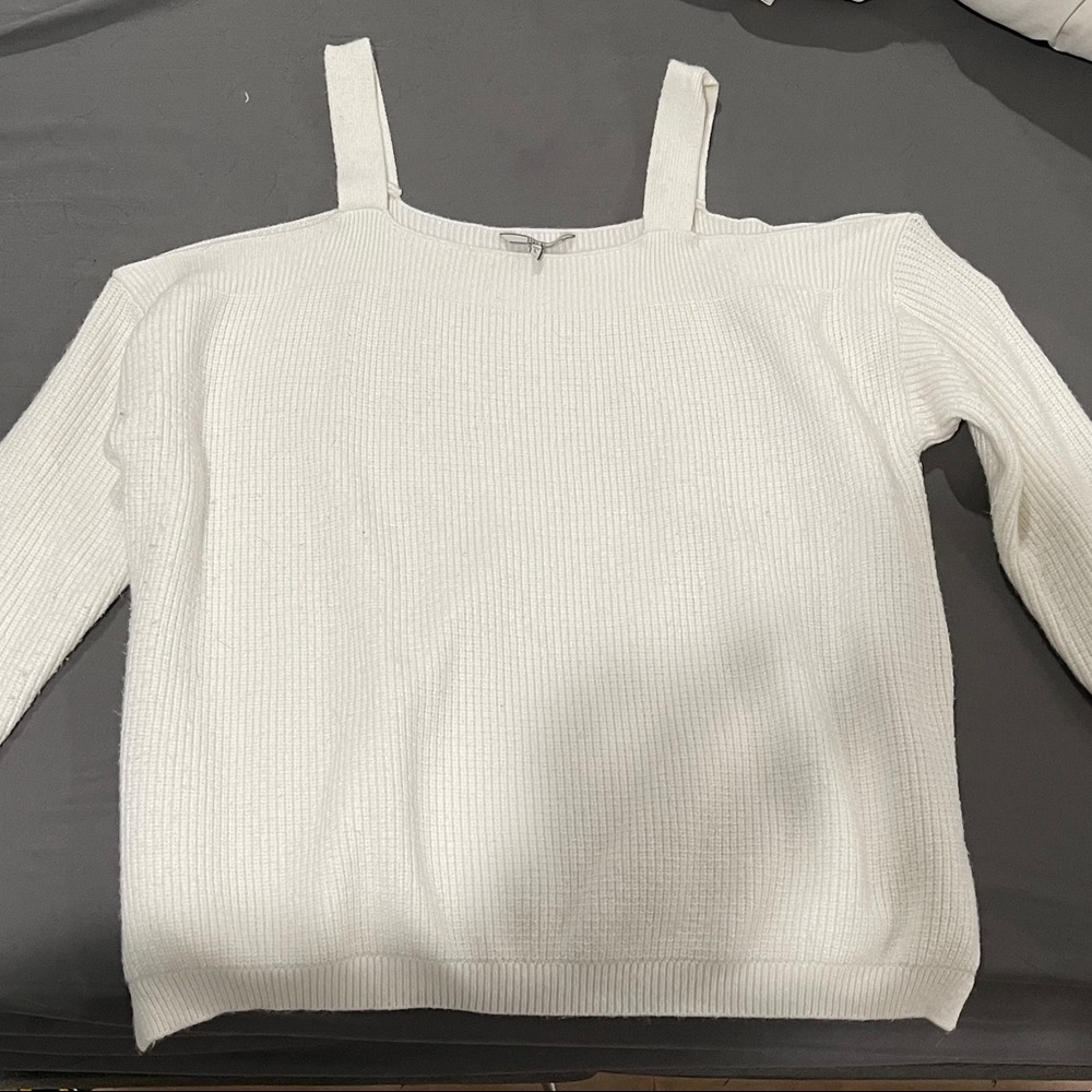 White BKE brand sweater